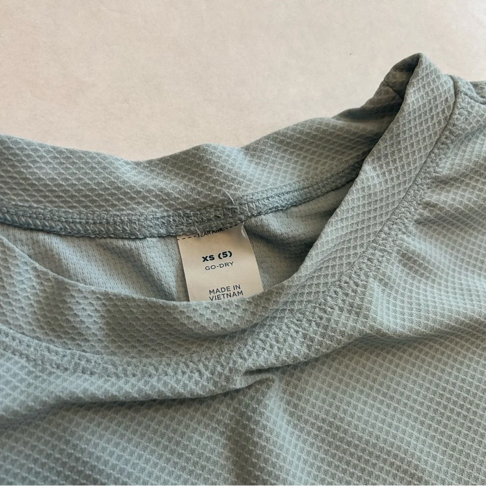 Old Navy Active Go-Dry Athletic Long Sleeve Top | Kids XS (5) | Light Blue